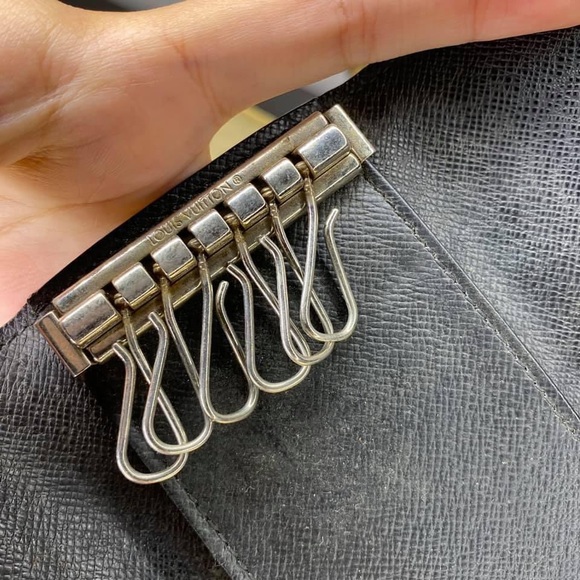 Auth Louis Vuitton Graphite 6 key holder/wallet. - Picture 3 of 10